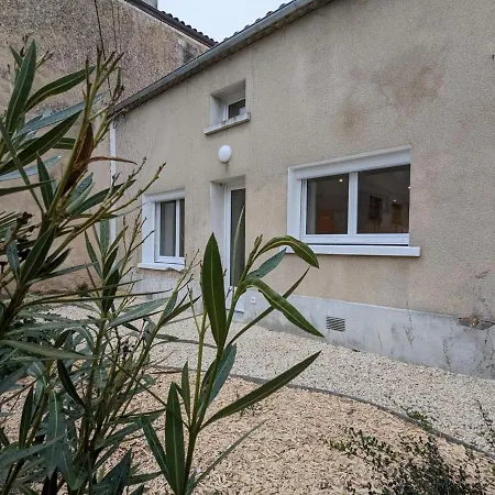 Landhuis Charmante Maison A Angouleme, Cour Privee, Proche Parc Et Bus, Accueil Bebe, Wifi, Animaux Acceptes - Fr-1-653-230